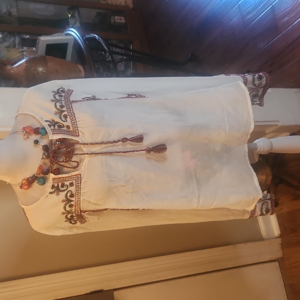 New ladies embroidered top. With free earrings